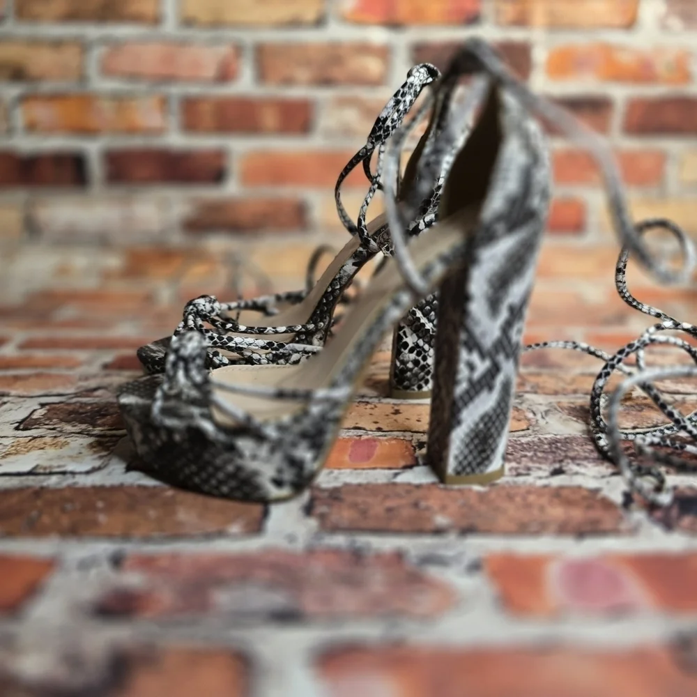 Simmi London Blaxk and White Snakeskin Ankle Wrap Sandle Size 6
